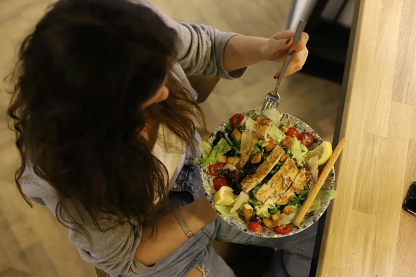 Savoureux légumes sautés dans leur bouillon : une dégustation saine et sans huile !