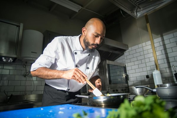 Défis contemporains des restaurateurs : comment s'adapter aux nouvelles normes ?